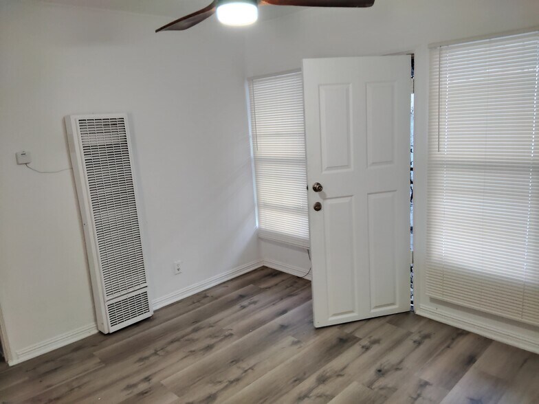 More Photos Of 225 E 74th St, Los Angeles Apartments For Sale