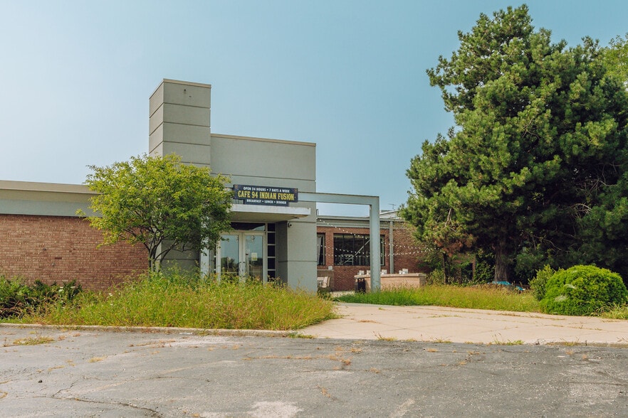 More Photos Of 6331 S 13th St, Milwaukee Hotel For Sale