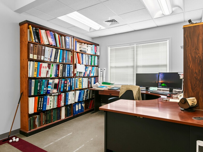 More Photos Of 1070 Tunnel Rd, Asheville Office For Sale