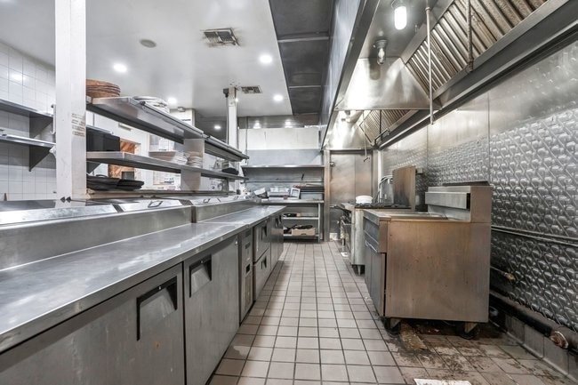 More Photos Of 7653 International Dr, Orlando Freestanding For Lease