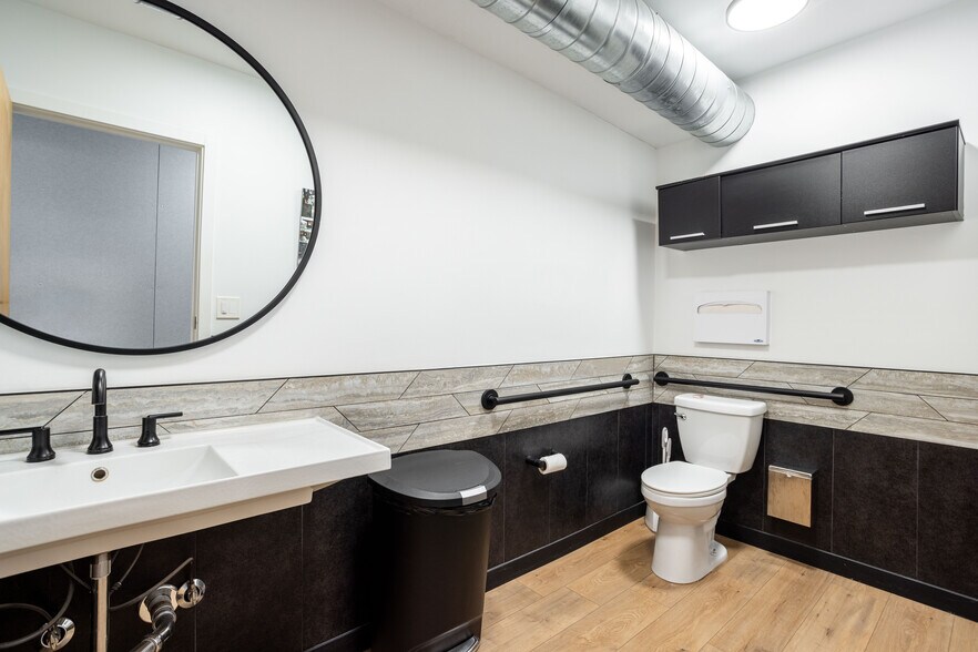 More Photos Of 12421 Venice Blvd, Los Angeles Loft Creative Space For Lease