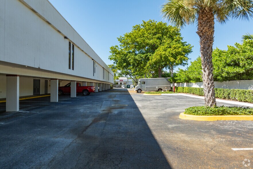 More Photos Of 7600 N Federal Hwy, Boca Raton Unknown For Lease