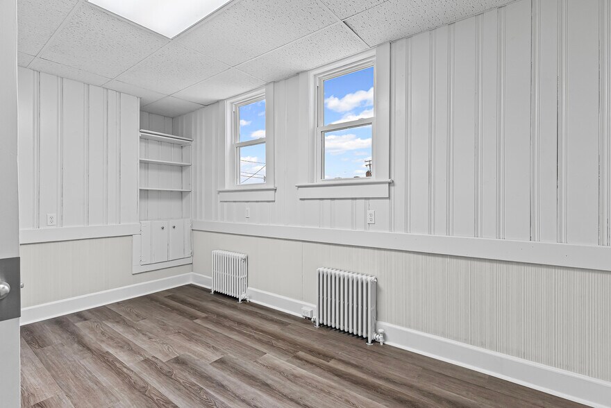 More Photos Of 525 7th St, Altavista Office For Sale