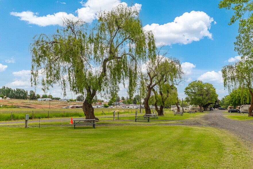 More Photos Of 14 Portland St NW, Wilbur Trailer Camper Park For Sale