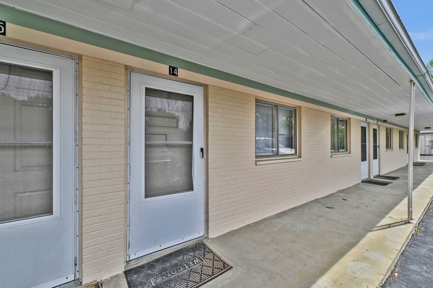 More Photos Of 44077 Oberlin Elyria Rd, Oberlin Hotel For Sale