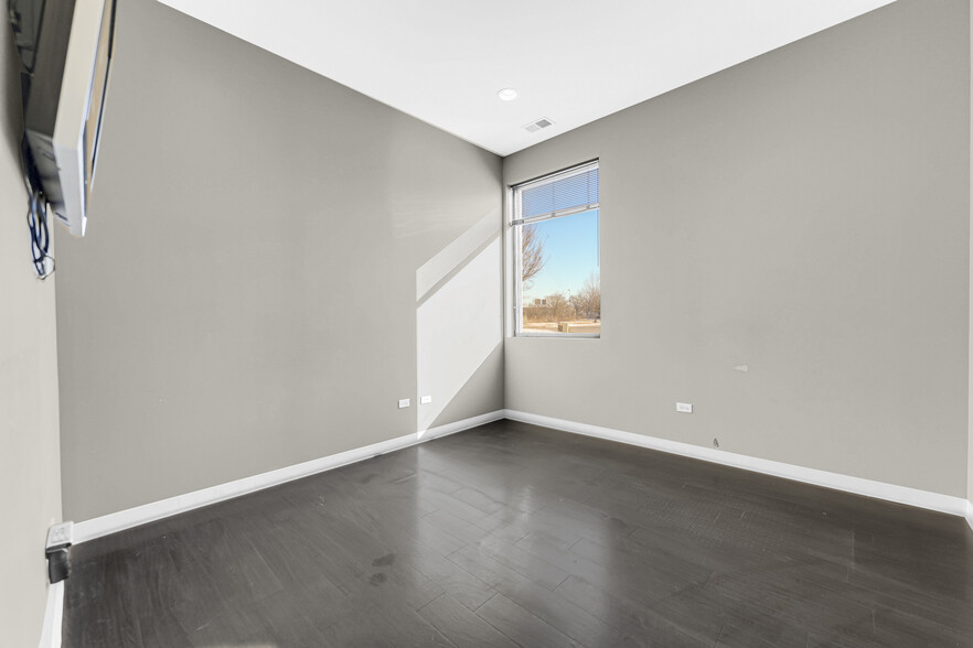 More Photos Of 1601-1627 Rock Creek Blvd, Joliet Distribution For Sale