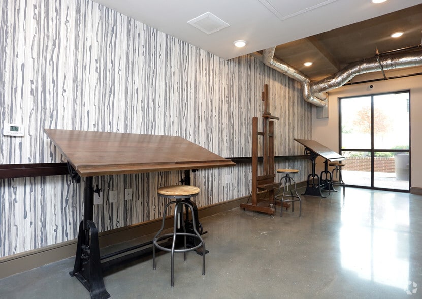 More Photos Of 195 W Davis St, Dallas Apartments For Lease