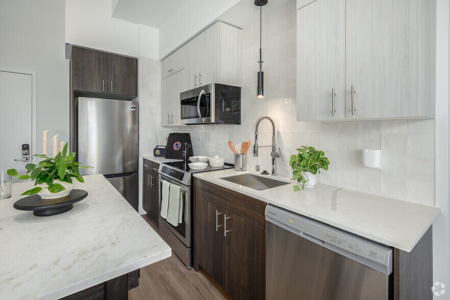 More Photos Of 1600 Broadway, Sacramento Apartments For Lease