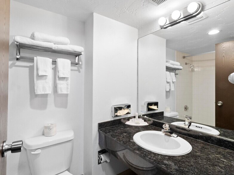 More Photos Of 333 N Main St, Richfield Hotel For Sale