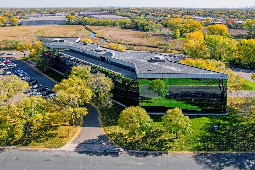 More Photos Of 7100 Northland Cir N, Brooklyn Park Office For Lease
