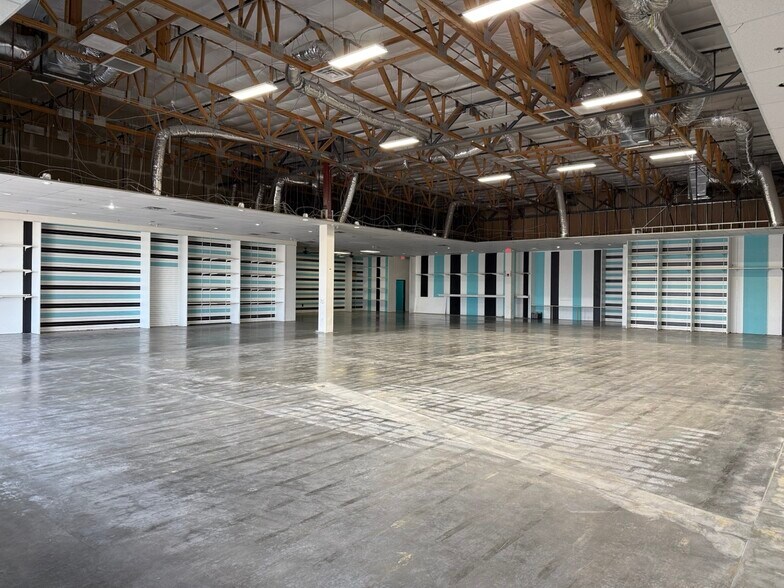 More Photos Of 7091 W Craig Rd, Las Vegas General Retail For Lease
