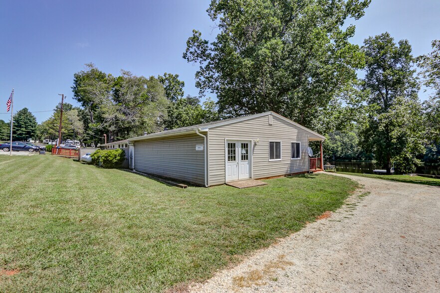 More Photos Of 1105 W Lake Rd, Spout Spring Trailer Camper Park For Sale