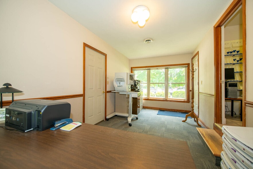 More Photos Of 950 W Jefferson St, Franklin Medical For Lease