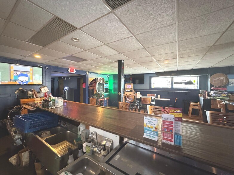More Photos Of 164 Main St, Portland Restaurant For Sale