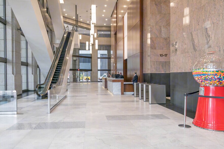 More Photos Of 32 Old Slip, New York Office For Lease