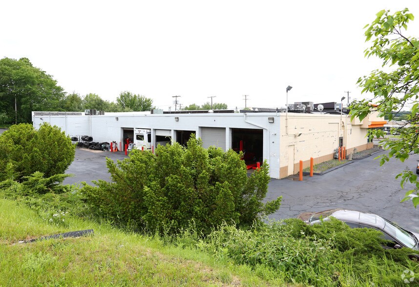 More Photos Of 3384-3386 Berlin Tpke, Newington Freestanding For Lease