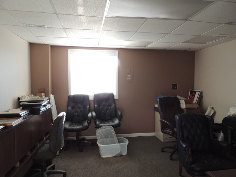 More Photos Of 5200-5300 Minnick Rd, Laurel Light Distribution For Lease