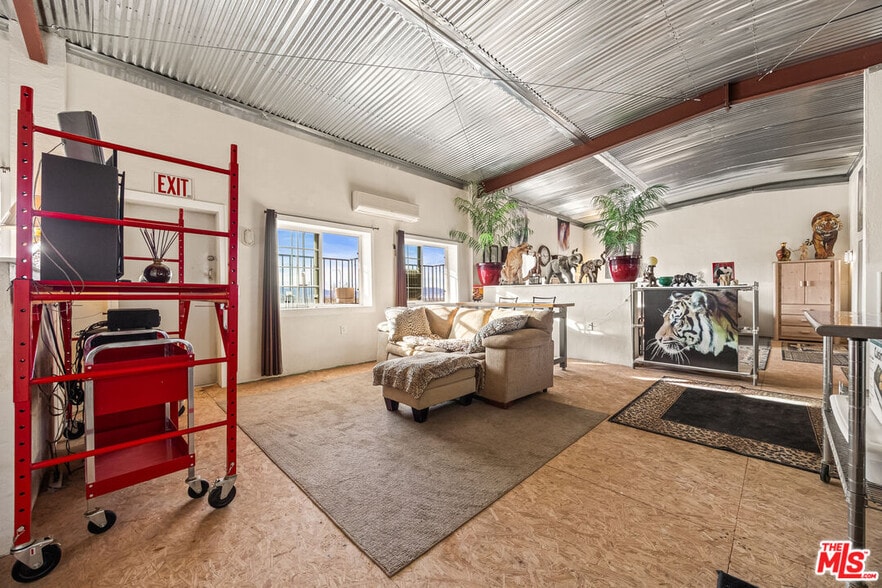 More Photos Of 9025 Camp Rock Rd, Lucerne Valley Veterinarian Kennel For Sale