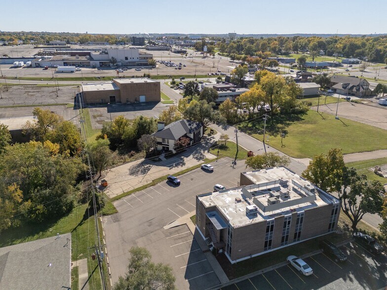 More Photos Of 3320 Sw Harrison St, Topeka Office For Lease