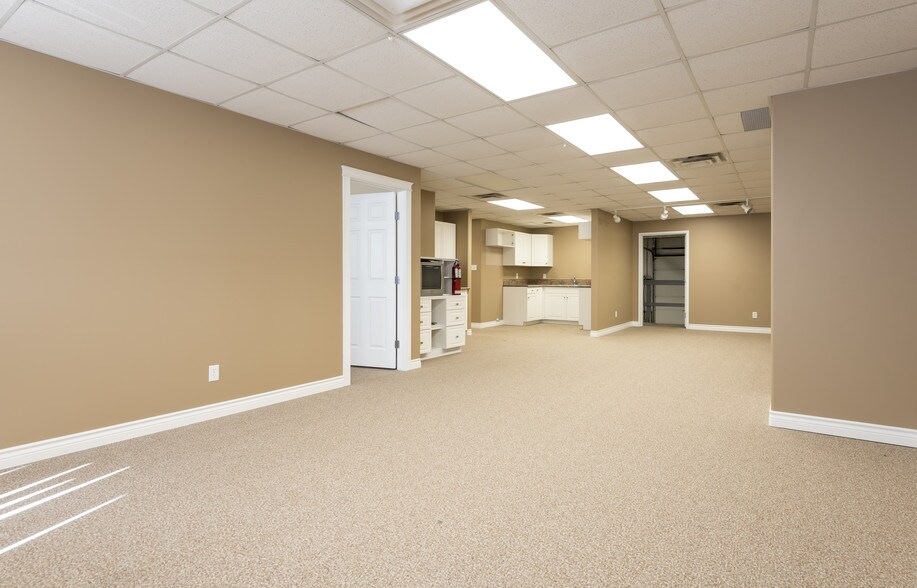 More Photos Of 380 Mackenzie Blvd, Fort McMurray Warehouse For Lease