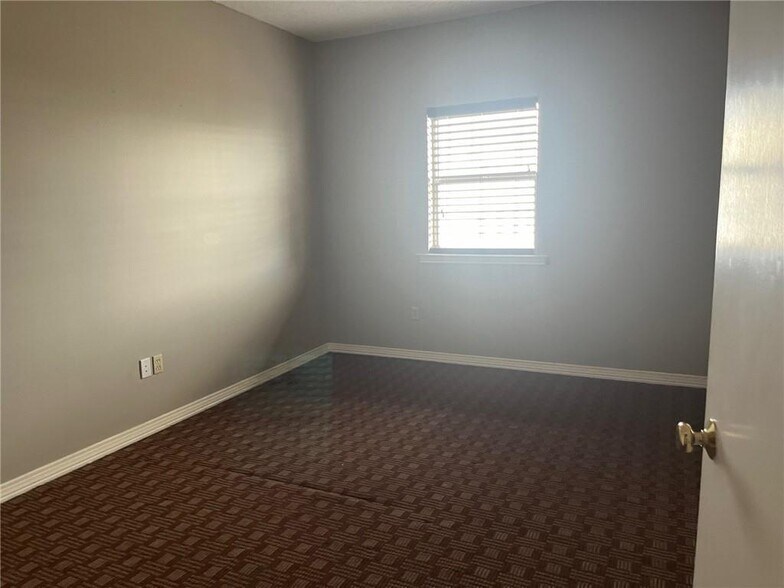 More Photos Of 5021 Fairfield St, Metairie Office For Sale