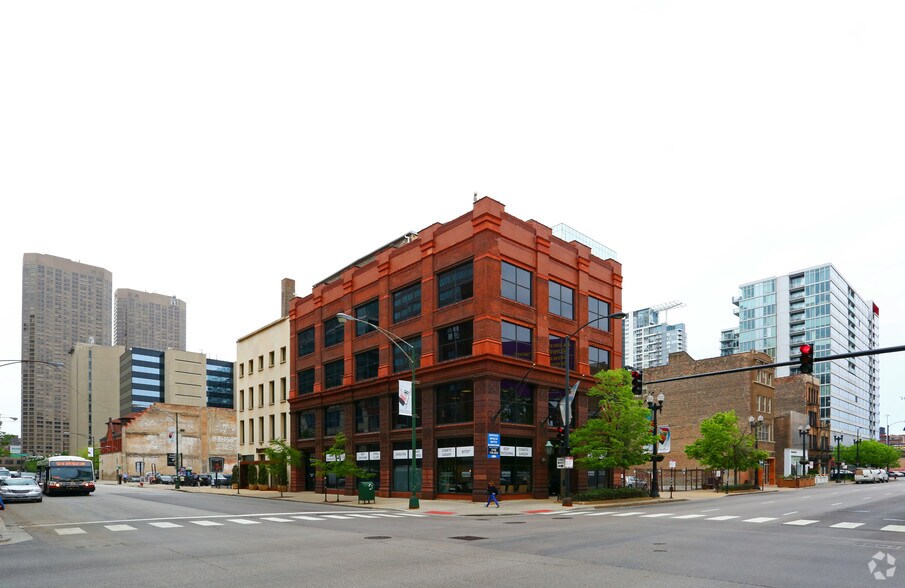 More Photos Of 130 N Jefferson St, Chicago Storefront Retail Office For Lease