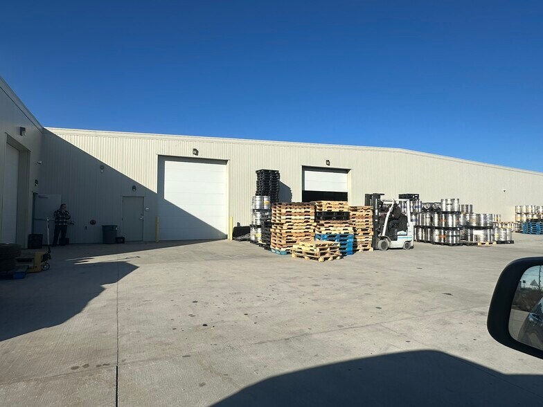 More Photos Of 400 SE Stafford St, Lawton Distribution For Sale