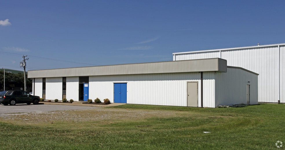More Photos Of 1174 Lance Rd, Norfolk Flex For Lease