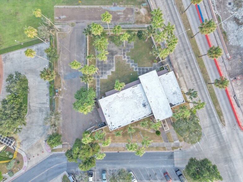 More Photos Of 1600 University Blvd, Brownsville Office For Sale