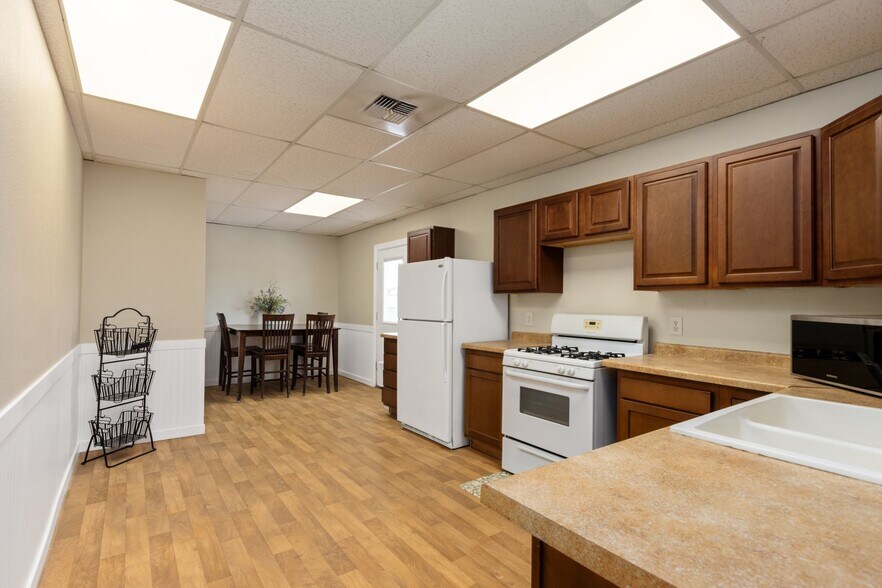 More Photos Of 76 Sawyer Lp, Hardin Flex For Sale