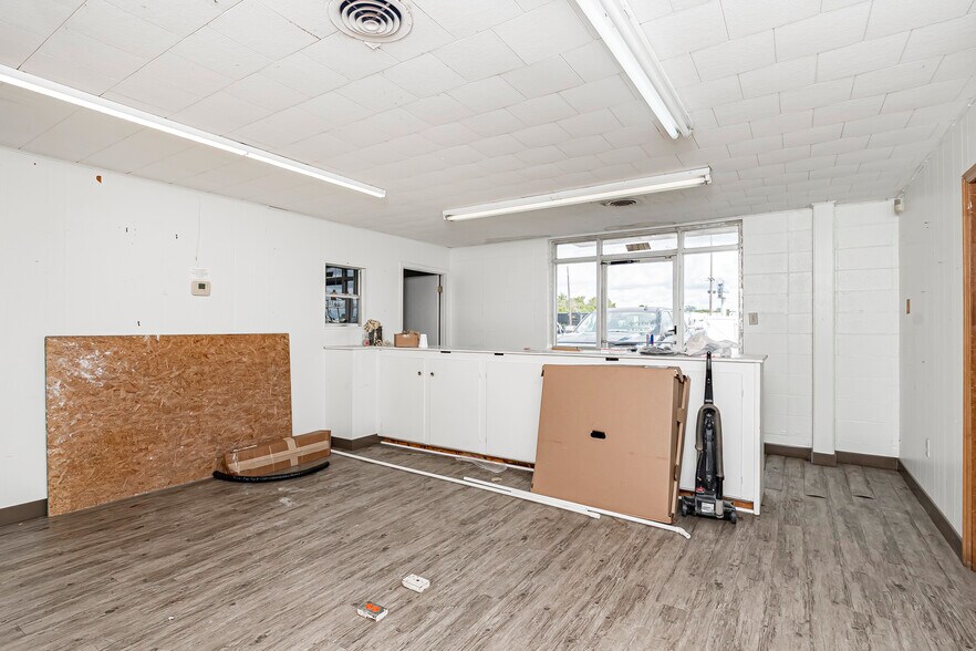 More Photos Of 9170 S Choctaw Dr, Baton Rouge Warehouse For Lease