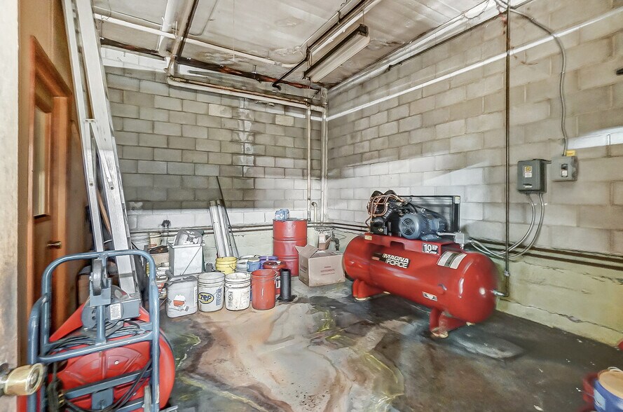 More Photos Of 203 S Wittenberg Ave, Springfield Industrial For Sale