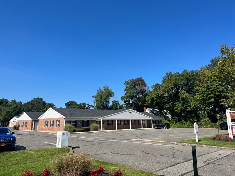 More Photos Of 518 E Main St, Riverhead Office For Sale