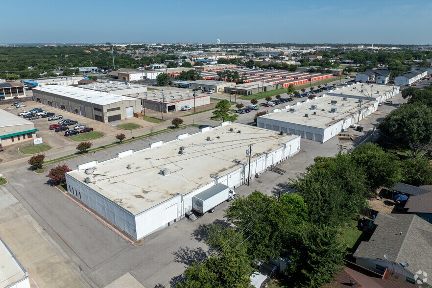 More Photos Of 1100-1120 Luke St, Irving Unknown For Lease