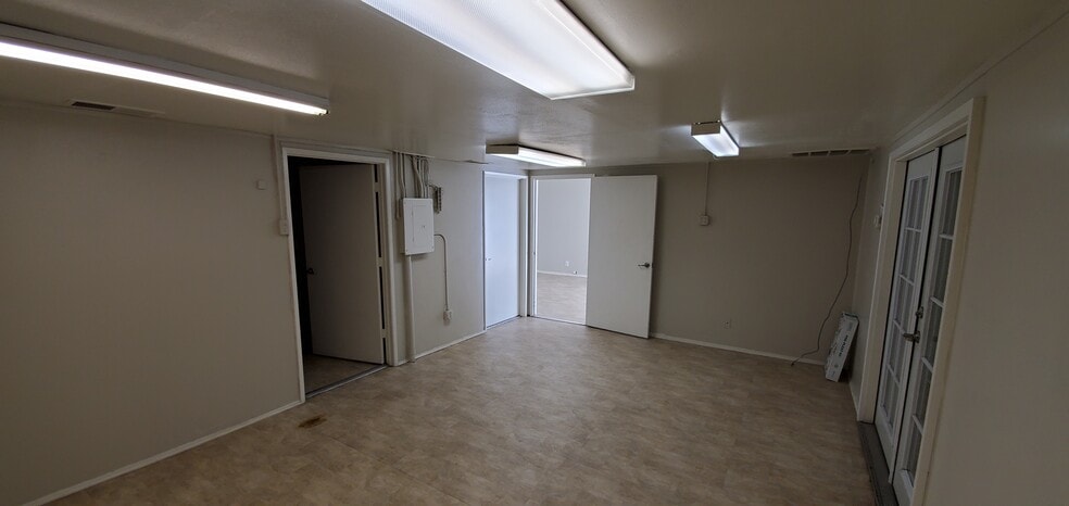 More Photos Of 1231 S Buena Vista St, San Jacinto Service For Sale