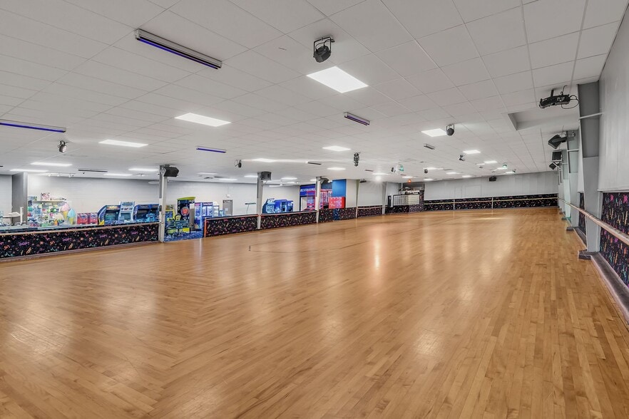 More Photos Of 7628 Corina Dr, Fort Worth Skating Rink For Sale