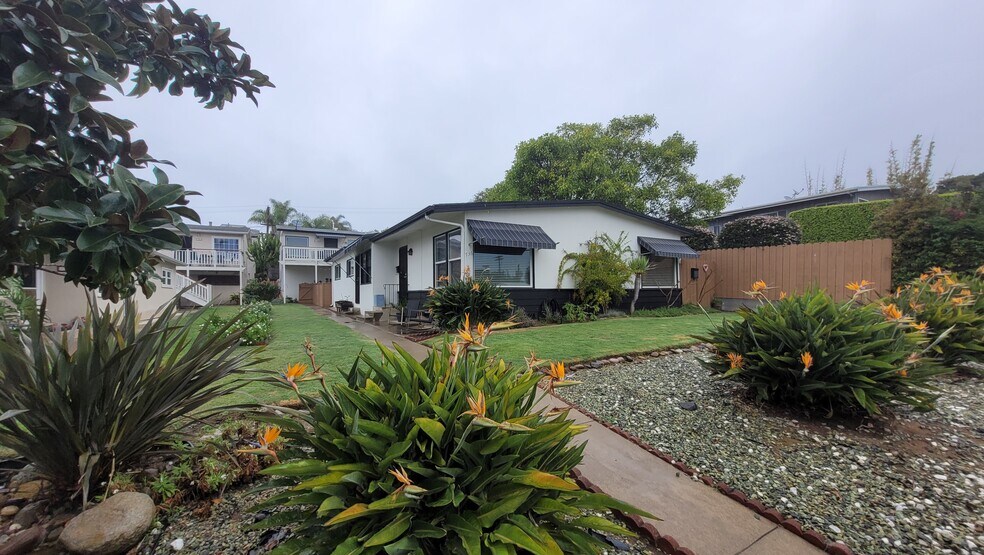 Primary Photo Of 736 Agate St, San Diego Apartments For Sale