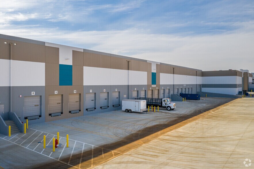 More Photos Of 4260 N Harbor Blvd, Fullerton Warehouse For Lease