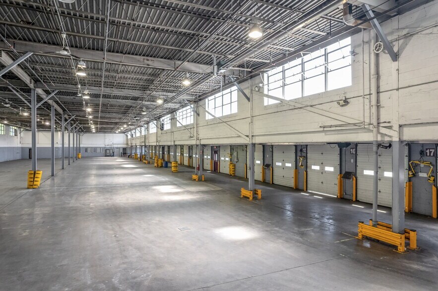 More Photos Of 87-147 Avocado St, Springfield Distribution For Sale