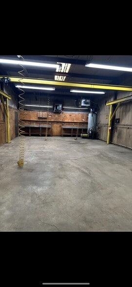 More Photos Of 1850 Powell Rd, Woodleaf Industrial For Lease