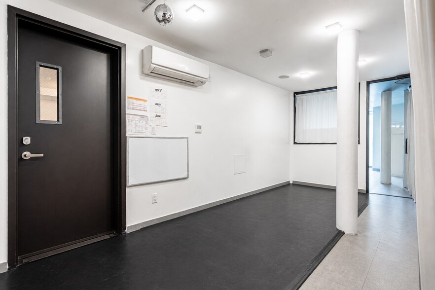 More Photos Of 573 Metropolitan Ave, Brooklyn Office For Lease