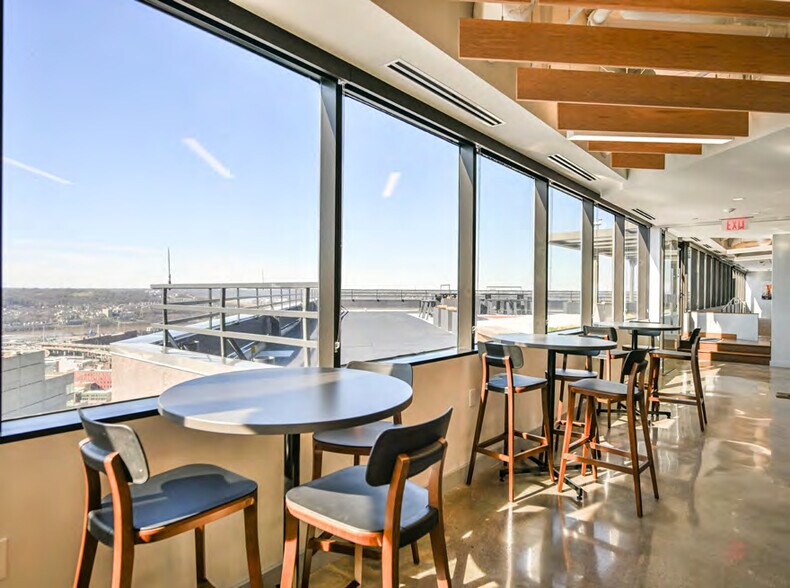More Photos Of 600 Vine St, Cincinnati Office For Lease