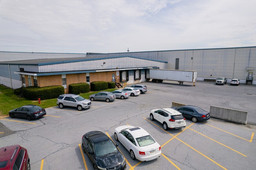 More Photos Of 380 Freight St, Camp Hill Distribution For Lease