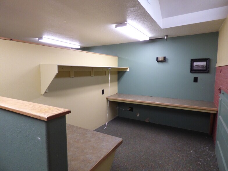More Photos Of 409-427 N Railroad Ave, Loveland Restaurant For Lease
