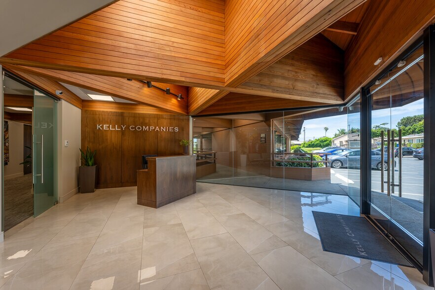 More Photos Of 853 Camino del Mar, Del Mar Office For Sale