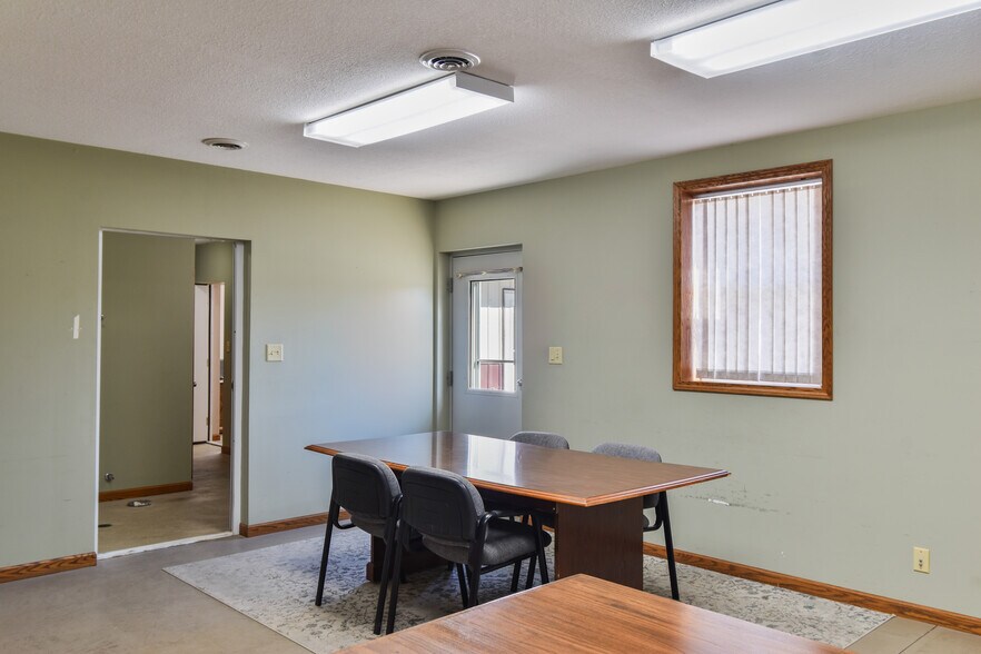 More Photos Of 1311 N Division St, Pontiac Warehouse For Lease