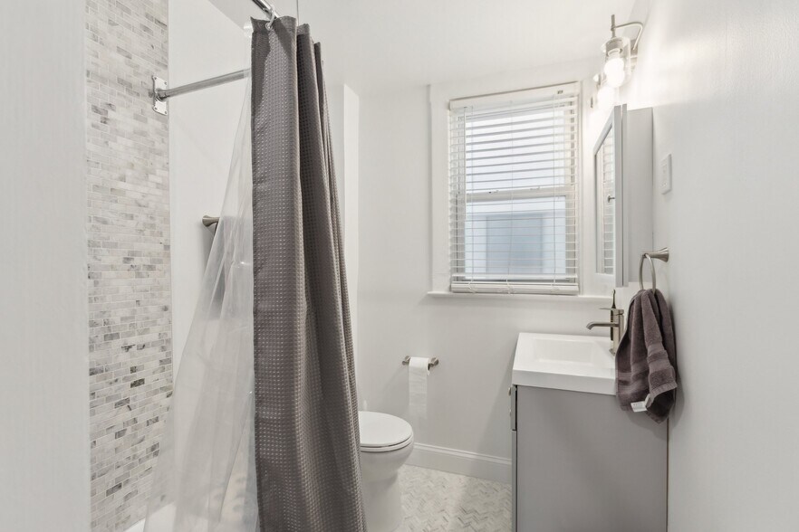 More Photos Of 2725-2731 Washington Blvd, Arlington Multifamily For Sale