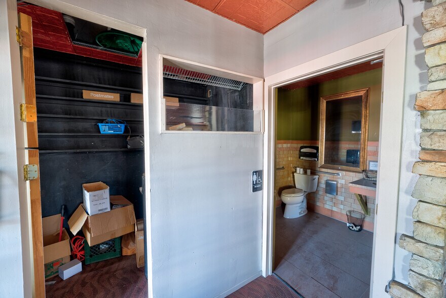 More Photos Of 369 N Palm Canyon Dr, Palm Springs Restaurant For Lease