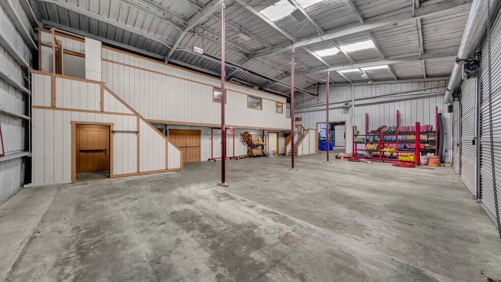 Primary Photo Of 221 Judd St, Weatherford Flex For Sale