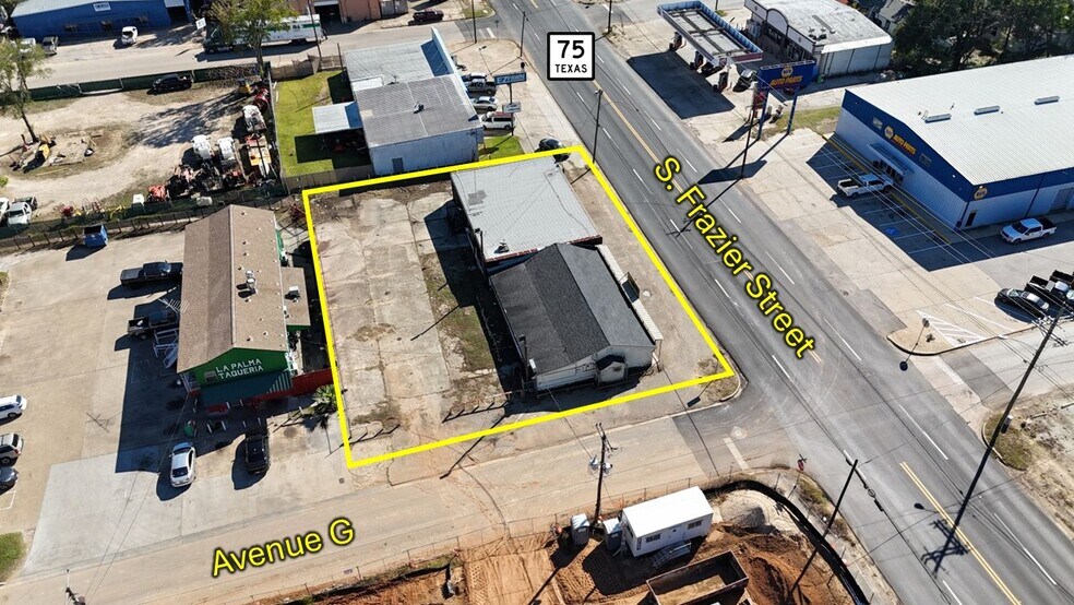 More Photos Of 200 S Frazier St, Conroe Bar For Sale